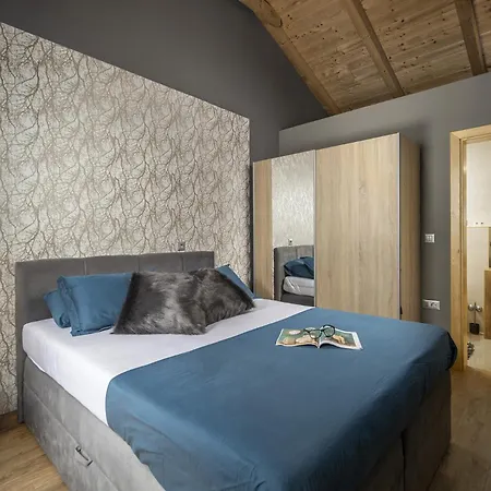 Tany Zadarvillas *