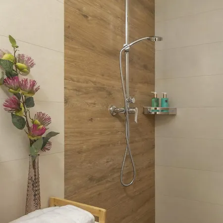 Tany Zadarvillas *