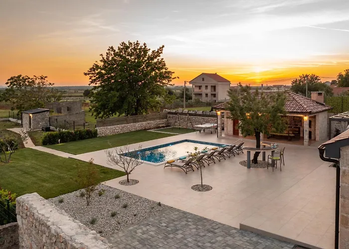 Tany Zadarvillas *